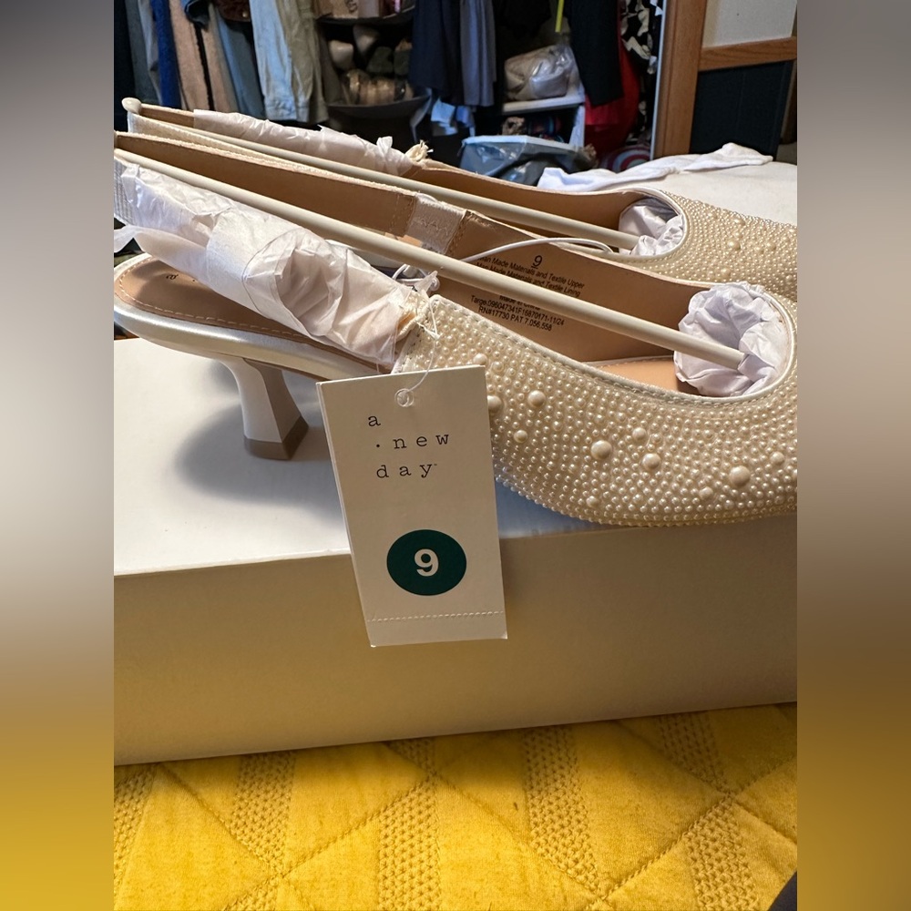 NWT - Milan Pearl Slingback Heels - ivory - Picture 7 of 7